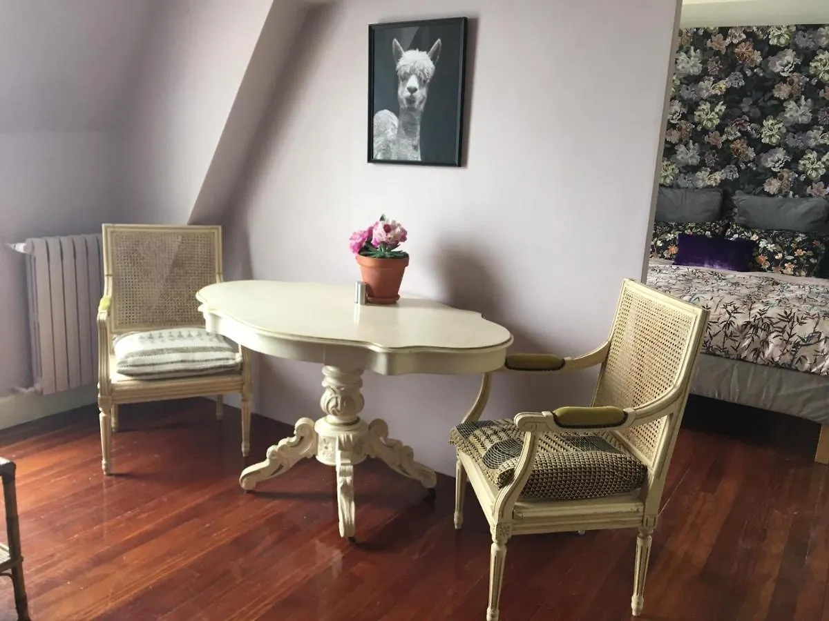 Homestay Far Out Collective Apartment San Sebastian