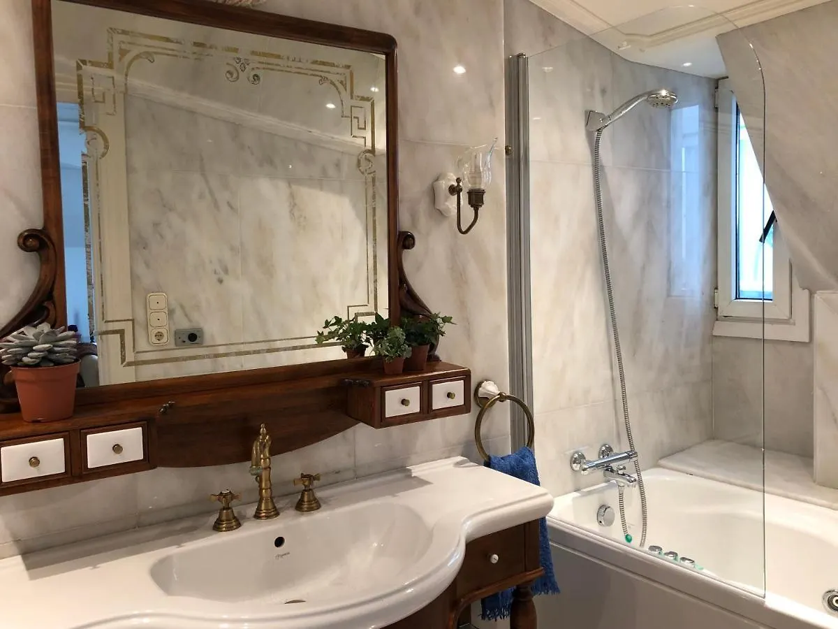 Far Out Collective Apartment San Sebastian Homestay