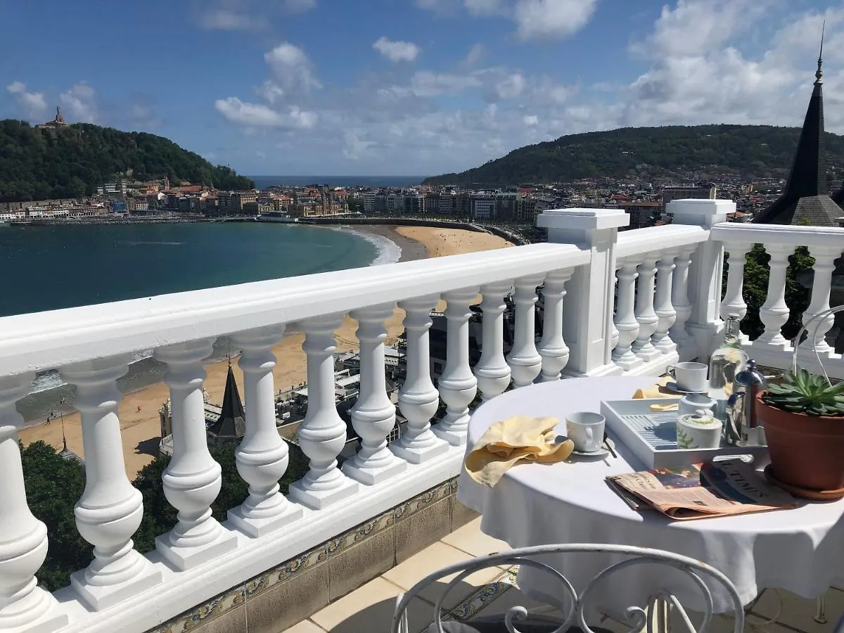 Far Out Collective Apartment San Sebastian Homestay