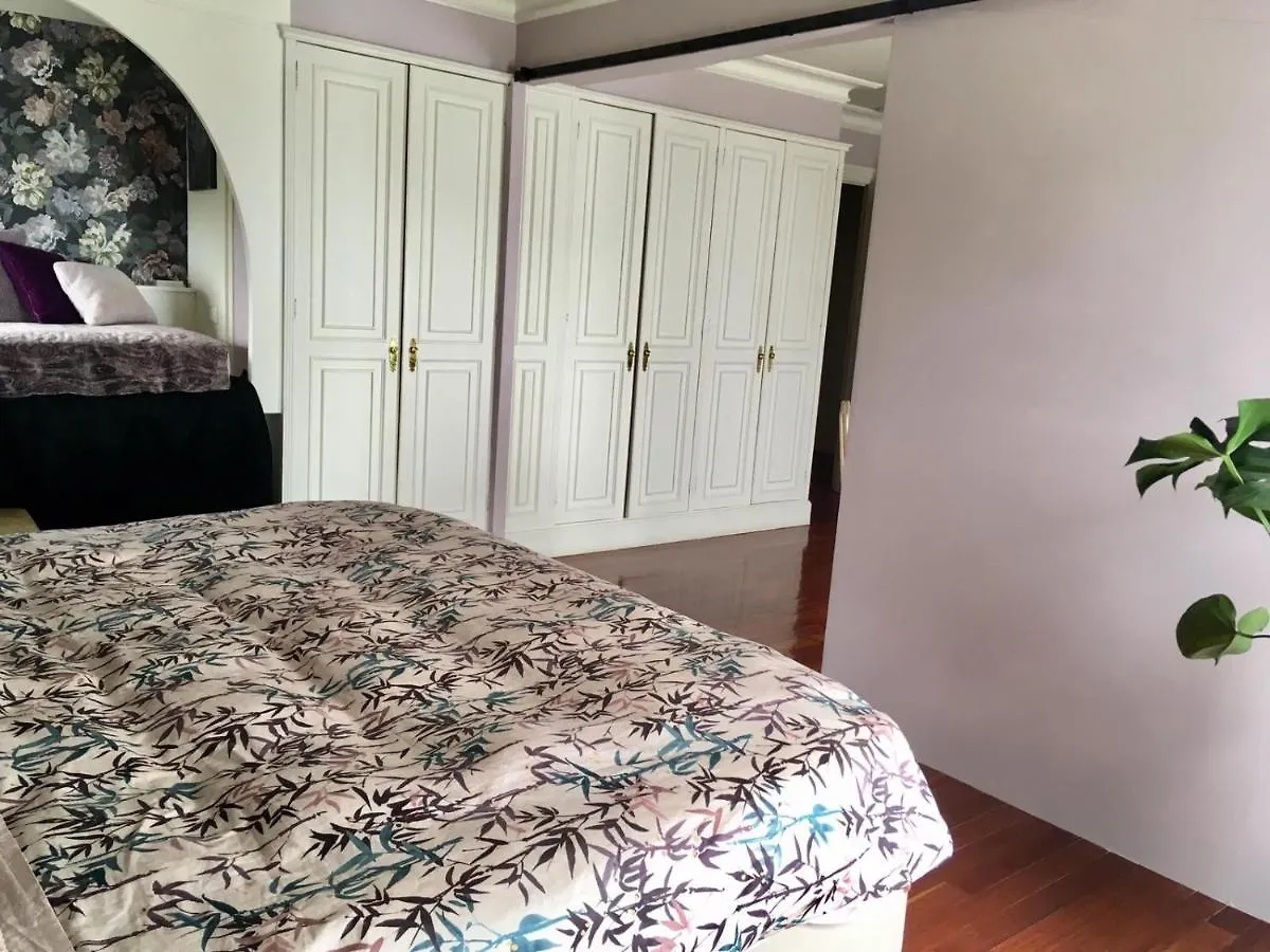 Far Out Collective Apartment San Sebastian