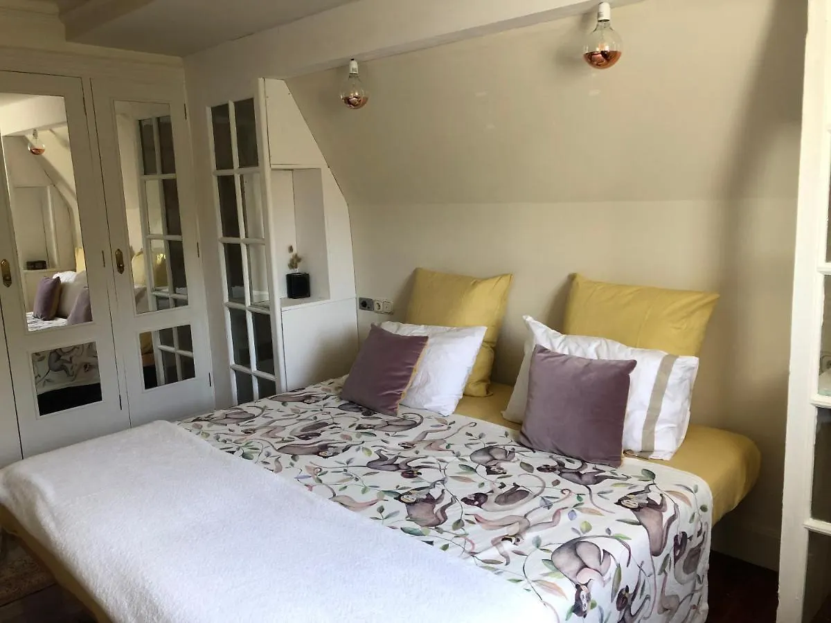 Homestay Far Out Collective Apartment San Sebastian