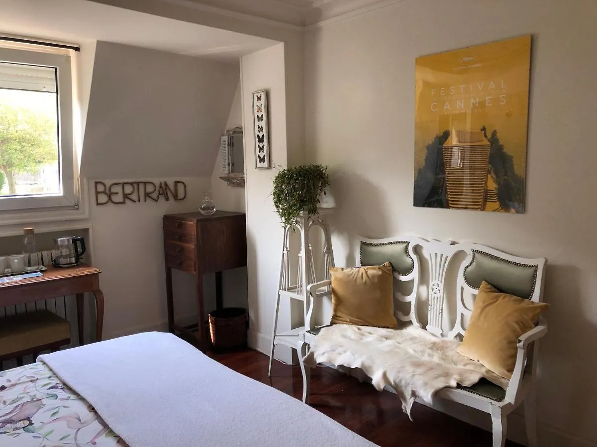 Far Out Collective Apartment San Sebastian Homestay